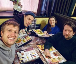 Anatoliy Rudenko Instagram - Добрались!) Краснотурьинск!) Начало в 19:00!)