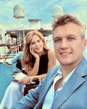 Anatoliy Rudenko Instagram - Отправляемся с @elena_dudina_official в круиз🛳️ С @volgadream 👨🏼‍✈️ Впервые!

#волгадрим #речнойкруиз #круиз #круизповолге #volgadream
@zaytseva.annaa 🙌🏻😊