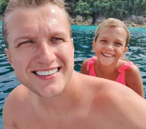 Anatoliy Rudenko Instagram - Друзья мои!) Мы всех поздравляем с великим праздником!) Рождеством Христовым!)