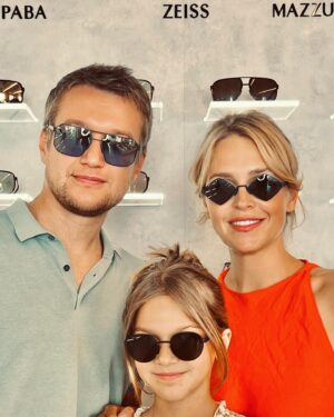 Anatoliy Rudenko Instagram - Почему Gresso?]]]
- 10 лет гарантии на все оправы
- Дизайн создается в Майами, очки производятся в России
- Все очки GRESSO изготавливаются по запатентованной технологии
- На очки GRESSO получено 4 патента на изобретение
- Все оправы GRESSO изготавливаются  из (японского) титана
- Все оправы GRESSO являются монолитными, не имеют паяных соединений и винтов, мест где ломаются обычные очки
- Не имеют аналогов в России
- Не имеют прямых аналогов в мире. 
- 5 лет на рынке России- ок.
- Весят всего 16 грамм, в 3 раза меньше чем обычные очки, не ощущается на лице, не оставляют следов на переносице, не давят на виски
- Все оправы GRESSO являются гипоаллергенными. (титан гипоаллергенный материал, наконечники и носоупоры выполнены из гипоаллергенного силикона)
- Укомплектованы немецкими марочными линзами ZEISS, такие же линзы ставят Cartier и Louis Vuitton - (только для солнцезащитных очков)