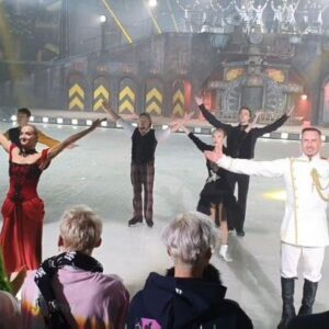 Anatoliy Rudenko Instagram - Фантастика!!! Мне кажется только Юлия Пересильд и Клим Шипенко могут по достоинству оценить этих космических ребят!)))☝🏻👩🏼‍🚀🌏👨‍🚀🔥
.
Премьера ледового шоу "Анна Каренина"!!!⛸️❤️❄️
.
Не понимаю как нашим фигуристам это удается?!) Но они в очередной раз совершили невозможное, нарушив все законы физики, гравитации, земного и неземного притяжения!) Обожаю их за это!) Ребята, вы, - ФАНТАСТИЧЕСКИЕ!!! СПАСИБО ЗА ВЕЛИКОЛЕПНОЕ ШОУ!)🔥🔥🔥