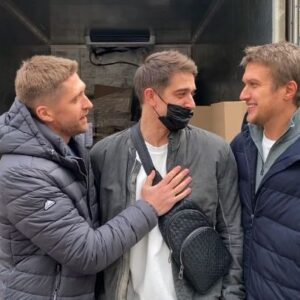 Anatoliy Rudenko Instagram - Спасибо моим друзьям Диме Пчеле @dmitriy_pchela и Стасу Бондаренко @st_bond. Спасибо всем сотрудникам ГКУ Центра содействия семейному воспитанию "Центральный". Огромное спасибо Телегиной Татьяне Юрьевне, директору центра!) Вы проделали колоссальную работу!) Благодаря вам у деток есть все необходимое!)

Спасибо нашему спонсору российскому, производителю товаров для малышей и всей семьи @inseense_TM за поддержку нашей благотворительной акции!)

В ближайших планах посетить сразу несколько детских домов в других городах!) Надеюсь нам все удастся!) Ведь праздник должен быть у всех!)

С Наступающим!)🎅❤️❄️