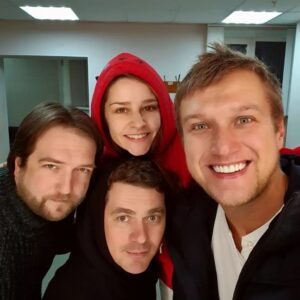 Anatoliy Rudenko Instagram - Итак, один город позади, впереди ещё 6!!!
Мы, в полном составе, прекрасной форме выдвигаемая в Ханты-Мансийск!!!💪🏼😊🤸

Спасибо Сургут!)🤗 Ханты-Мансийск - встречай!)👋🏻
