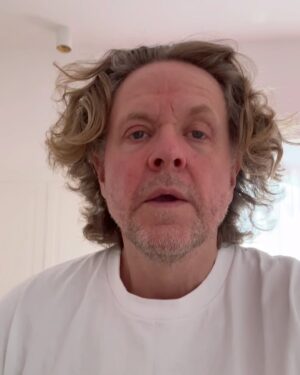Anders Matthesen Instagram - Ses i kommentarfeltet #jegkantrodsaltklippehåretmenduhængerpåderfjæsduhar