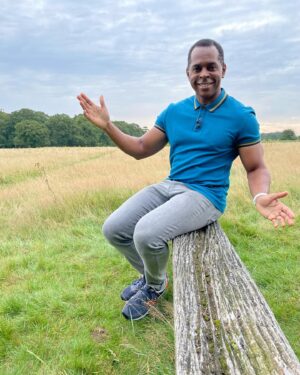 Andi Peters Instagram - Sitting on the edge of a building 1000ft up was unreal…or was it? Swipe left⬅️ #instagramvsreality