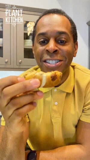 Andi Peters Instagram - I’m all about the @marksandspencer Plant Kitchen this month...who knew?🌱 #MyMarksFave has to be the Fruity Hot Cross Buns, exactly how a Hot Cross Bun should be! #ad