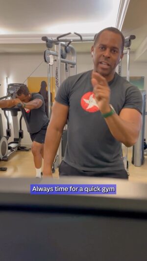 Andi Peters Instagram - Episode 5 of @itvtakeaway last week Florida; this week Snowdonia (Wales). It’s a secret location 🤫 but always start the day in the gym. @antanddec