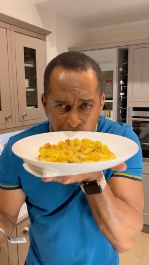 Andi Peters Instagram - If you love the Our Best Ever Macaroni Cheese then we are BFFs!! Dear @marksandspencer, when do I get to try a Mince Pie? #ad