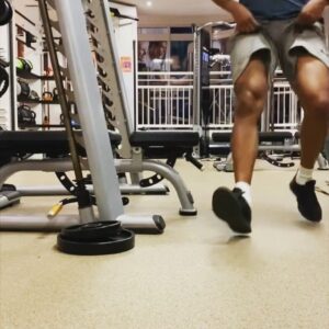 Andi Peters Instagram - Love a good gym session...#chest #back #biceps Empty hotel gyms are the best! #singoutloud @trx_uk