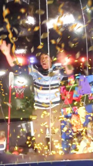 Andi Peters Instagram - Golden Buzzer Act! Thank you @aleshaofficial This time next week...STUDIO. #bubblefree