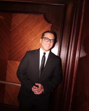 Andi Rianto Instagram - Sisa semalam. 🩵🫶🏼

I'm wearing @dolcegabbana suit
Styled by @rikkisi 
Photographed by @ditasubi 

#AndiRianto #styledbyrikkisi #dolcegabbana #love
