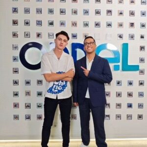 Andi Rianto Instagram - Amansloooowwwwww 🩵

Dengerin terus #twylam diseluruh DSP ya 
sambil nungguin lagu ke 3 baby bule @manpaularo bentar lagi rilis. 

#nyomanpaulxandirianto #TheWayYouLookAtMe #AndiRianto