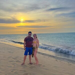 André Alba Instagram - Muito feliz por conhecer Jericoacoara, lugar incrível com ela ❤️. Jaja estamos de volta aos trabalhos, revigorado e descansado. Voltando cambada. Obrigado @essenzahotel_jericoacoara