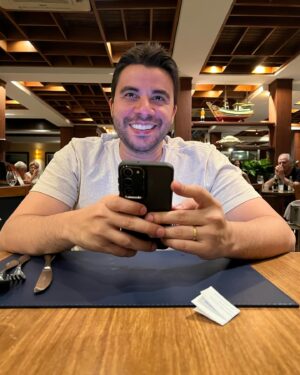 André Alba Instagram - Noite de frutos do mar c/ minha melhor cia