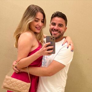 André Alba Instagram - Bodas de papel ✨
Fazendo o que mais gostamos 🍽️🍻 no nosso restaurante preferido 

#bodasdepapel