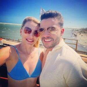 André Alba Instagram - Lua de Mel maravilhosa. Muito confortável com o amor da minha vida. ❤️ @essenzahotel_jericoacoara