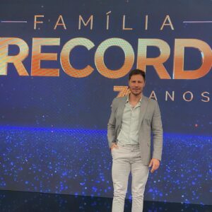 André Bankoff Instagram - Foi linda a gravação do Especial da Record comemorando os 70 anos da emissora ao lado de amigos mais que especiais. 
Parabéns Bruno Gomes, nosso diretor,  pela maestria e condução de toda a gravação.
Dia 25/12 tem Especial Record 70 anos. Vamos assistir!!! 🙌🏼❤️ 

Costume: @vrcollezioni 

@recordoficial 🩵