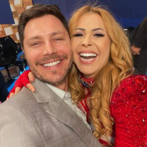 André Bankoff Instagram - Foi linda a gravação do Especial da Record comemorando os 70 anos da emissora ao lado de amigos mais que especiais. 
Parabéns Bruno Gomes, nosso diretor,  pela maestria e condução de toda a gravação.
Dia 25/12 tem Especial Record 70 anos. Vamos assistir!!! 🙌🏼❤️ 

Costume: @vrcollezioni 

@recordoficial 🩵