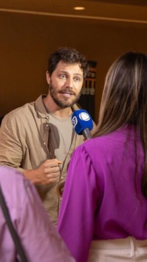 André Bankoff Instagram - Bom dia queridos… o varal vai cair, cuidado. 🤣😂

Deus abençoe 🙏🏼🩵