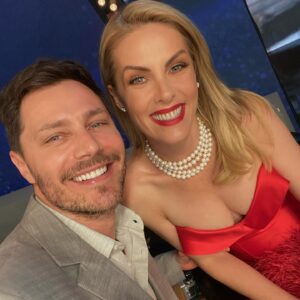 André Bankoff Instagram - Foi linda a gravação do Especial da Record comemorando os 70 anos da emissora ao lado de amigos mais que especiais. 
Parabéns Bruno Gomes, nosso diretor,  pela maestria e condução de toda a gravação.
Dia 25/12 tem Especial Record 70 anos. Vamos assistir!!! 🙌🏼❤️ 

Costume: @vrcollezioni 

@recordoficial 🩵