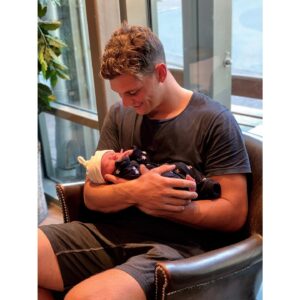 Andre Burakovsky Instagram - My cute little nephew came yesterday. So excited to finally being an uncle. Already have so much love for him❤️ Big congrats @alexandraburakovsky @sebmollden really happy for you!!!❤️❤️❤️