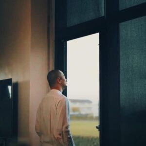 André Chiang Instagram - 現在可以明顯感覺到吹在我臉上的似乎不只是單純的風...可能還夾雜了一些PM2.5吧😂 但又不想捨棄這份喜歡，當遇到問題最直接的方式就是面對問題，自己找到了Poll-Tex防霾紗窗，改善了開窗的困擾。

我喜歡站在窗前感受四季更迭，享受自然風的吹拂，每個時刻的變換其實都很有趣，些微的變化都令人著迷，我很享受在這樣的時光中放空思考，再重新拾起思考。

Poll-Tex的防護，讓我再次重回柔風溫暖的懷抱，感覺很好，站在窗前的我，依舊可以自在享受呼吸空氣中的純粹，拾回寧靜，感受自然的美好。
#Polltex #普特絲 #防霾紗窗