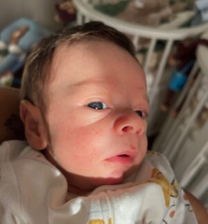 André Coelho Instagram - 2 meses do maior amor do mundo! 
Dois meses que nossas vidas tem muito mais sentido e alegria… eu já nem me lembro como eram os meus dias antes de vocês! Amo tanto que dói! 
Viva J&J! Viva minha dupla casca de bala 💙💙 
*a última foto merece celebração também e só os assistidores de stories entenderão 😂💪🏽