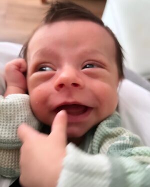 André Coelho Instagram - Hoje eu só quero agradecer pela sua vida meu filho! Pela sua vida e do seu irmão… eu vi você sem ar, roxinho, lutando pra respirar e nunca vou conseguir esquecer essa cena, mas Deus é grandioso demais e capacita a gente pra cuidar e proteger. Obrigada Deus! Gratidão infinita por ter conseguido junto com André salvar nosso filho!