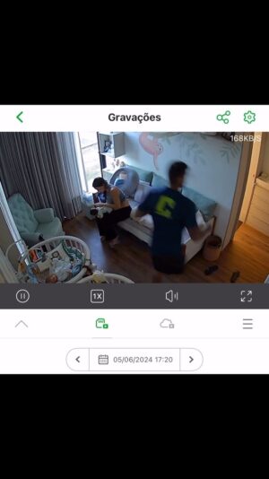 André Coelho Instagram - ESSE VÍDEO É UM ALERTA ‼️ TODOS, ABSOLUTAMENTE TODOS DEVEM SABER A MANOBRA DE HEIMLICH‼️
•
Passamos pelo maior pesadelo hoje à tarde, José se engasgou com leite depois de 1h da mamada, mas graças a Deus consegui ter o sangue frio pra fazer o que precisava ser feito, mesmo com o caos instaurado, cachorro e desespero! Eu nem ouvi o André pedindo o menino, anulei tudo e fiquei focada nele já que eu sabia o que tava fazendo e não podia parar até ele respirar. Foram 3 minutos de pânico que duraram uma eternidade, mas Deus cuidou e deu tudo certo!
•
Eu sempre falo isso e vou deixar registrado aqui, primeiros socorros deveria ser matéria no colégio!!! Deveríamos crescer sabendo, essa manobra salva vidas!!! Hoje foi a do José mas poderia ser qualquer outro bebê ou pessoa…