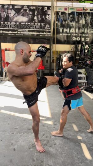 André Fialho Instagram - 🤗❤️🇹🇭
🙌 🔁 My friend @chinthnesphlsaen121 only has 500 fights 😎