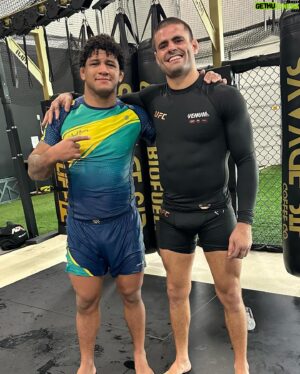 André Fialho Instagram - It’s good to be back 🤗🙏 
@gilbert_burns 
@mukhamed_berkhamov