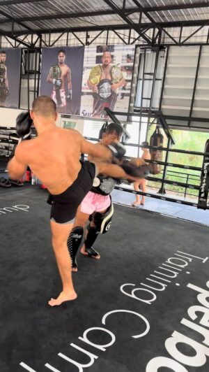 André Fialho Instagram - My last training after my last night in Bangkok, @andrefialhojr   @trainer_gae = 0 sleep 😄😁