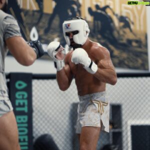 André Fialho Instagram - 👊 💥 💦