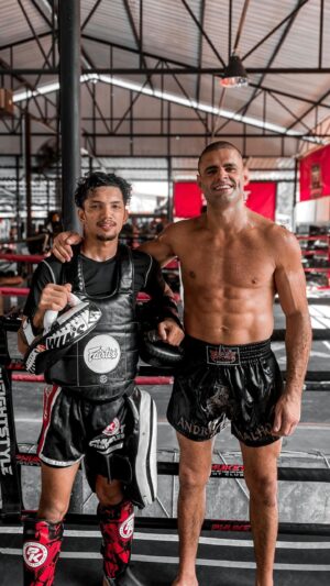 André Fialho Instagram - 🎯🔥👊🏼

@andrefialhojr 
@ufc