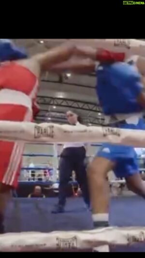André Fialho Instagram - Estreia do meu irmão @tomas__fialho no boxe, num dos melhores e mais prestigiados torneios em Portugal.

Que Homem e que orgulho 🤩
Com um boxe fora de série e uma coragem enorme!

Arriscou vir a um torneio com atletas de toda a Europa e Russia, mais experientes e onde esteve fora da zona de conforto para ter a experiência de subir a um ringue.
Como treinador de boxe incrível que é e irmão de atleta de luta, queria saber por experiência própria o que é estar e subir a um ringue para competir.

A vitória não lhe sorriu e não foi o resultado que queria, mas a verdade é que esteve muito bem, eu estou muito orgulhoso e ele surpreendeu-me muito pela positiva! Mesmo sem a vitória lhe sorrir, foi excelente, ganhou mais vontade de aprender, melhorar, evoluir, continuar a crescer fora da zona de conforto e a querer mais para ele. Que pessoa incrível! 

És um campeão aos meus olhos, do qual tenho o maior orgulho, admiração, carinho e amor 😍🫂❤️

Estarei sempre aqui para ti, no que der e vier. 
Levanta a cabeça, porque só não perde que não compete e arrisca ser grande. E tu, és muito grande em todos os sentidos. No entanto, tenho a certeza que isto te vai tornar ainda maior 🤩🙌❤️

Ps: mesmo depois de uma semana a apoiar-me, sem poder treinar como gostaria, com jet lag, uma alimentação menos boa e muito muito mais; nada o parou de vir competir e arriscar ser grande.
És o maior @tomas__fialho 🤌🙌❤️

Amo-te tanto 🫂❤️