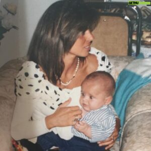 André Fialho Instagram - Feliz dia da Mãe à melhor Mãe que o universo me podia ter dado 💫🌹❤️
Obrigado nunca vai chegar para tudo o que é, significa e representa para mim! Mas com tudo o que me ensina e com o seu exemplo, vou fazer de tudo para a deixar muito orgulhosa! Sou tão grato por a ter na minha vida e sou tão grato por a Mãe ser o único ser humano a me mostrar o que é amor incondicional! 
Amo-a tanto que nem imagina 🥰❤️
Saudades suas 🫂😘 @filipamensurado