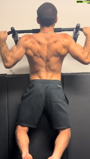 André Fialho Instagram - #neverbackdown #pullups