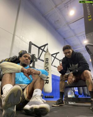 Andre Fili Instagram - GREAT NEWS! Everyone you know is a fucking fraud. It’s beautiful. We’re all just making educated guesses and doing our best. What one man can do- another can do. That means your dreams are within reach, someone has to accomplish them- why shouldn’t it be you? It should be. It’s men’s mental health awareness month and that’s why I have chip crumbs on my face in the first pic. Tell your homies you love them. When I die I hope it’s in a magnificent blaze of glory. Or peaceful and cozy in my own bed. Either way make the funeral a party.