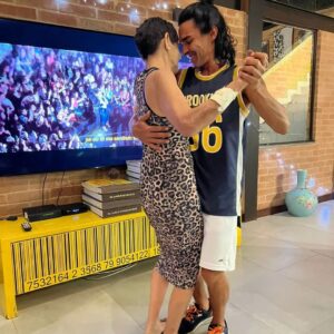 André Gonçalves Instagram - NÃO SOU EU QUEM ME NAVEGA QUEM ME NAVEGA É O MAR ... 🎵🎵🎶 ( Paulinho da Viola ) 

#familia #amormaior #gratidão #2024 #benvindofuturo