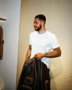 Andre Gray Instagram - Deep pockets on me that I can't find my phone in. Now we rollin'. 💫