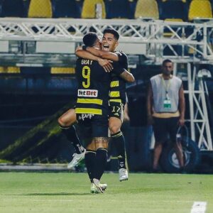 Andre Gray Instagram - About last night in Europa😍 

⚽️x2 @arisfc_official