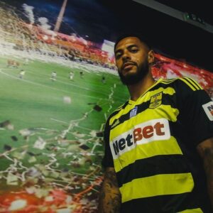Andre Gray Instagram - AG9 🟡⚫️
Cant wait for this new adventure
Vamos @arisfc_official