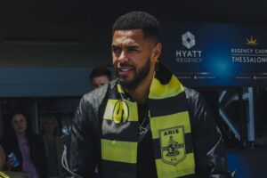 Andre Gray Instagram - AG9 🟡⚫️
Cant wait for this new adventure
Vamos @arisfc_official