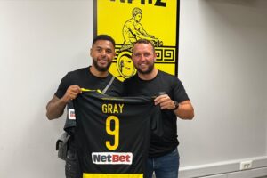 Andre Gray Instagram - AG9 🟡⚫️
Cant wait for this new adventure
Vamos @arisfc_official