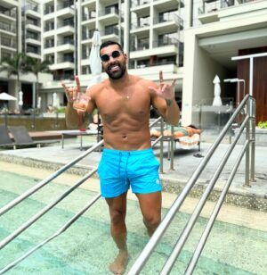 André Santos Instagram - Depois de alguns dias no frio e neve! Também sou filho de Deus né?? Aquele solzinho do Rio de Janeiro 40graus.. ☀️💥🌡️