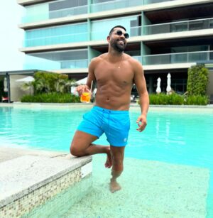 André Santos Instagram - Depois de alguns dias no frio e neve! Também sou filho de Deus né?? Aquele solzinho do Rio de Janeiro 40graus.. ☀️💥🌡️
