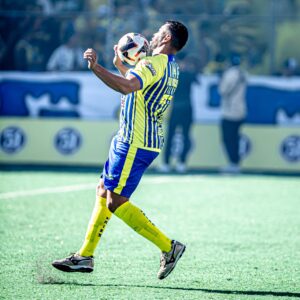 André Santos Instagram - NO PEITO! 

Onde fica o escudo, onde guarda a alma. Um grande jogador quer esse momento: decidir gigantes jogos! 
A favela vibra, incentiva e confia; pressiona, percebe e fortalece. Guerreiro de guerra, de alegrar nação. 

Estamos prontos para as oitavas da “Champions”! 
Temos @andre_santos27

Coordenação geral de marketing: @drc_dom 
Fotos: @vitortribiani