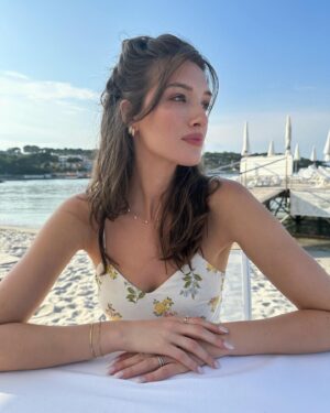 Andrea Bartlow Instagram - I’d like to go back to the south of France now thank you very much. 👀

wearing @bryananthonys always ✨