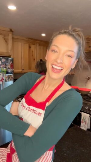 Andrea Bartlow Instagram - My mom roasting me for two and a half minutes.. Merry Christmas! 🤍