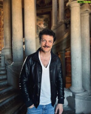 Andrea Bosca Instagram - Posto figo, W l’Italia, baffo importante 

Bella idea, my friend @stefania_roda_ 

@palazzofarnesecaprarola